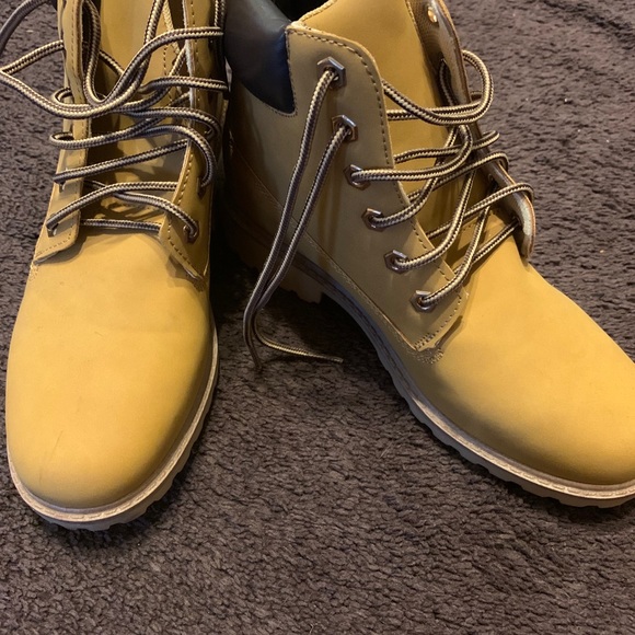 Hiker boots - Picture 1 of 2
